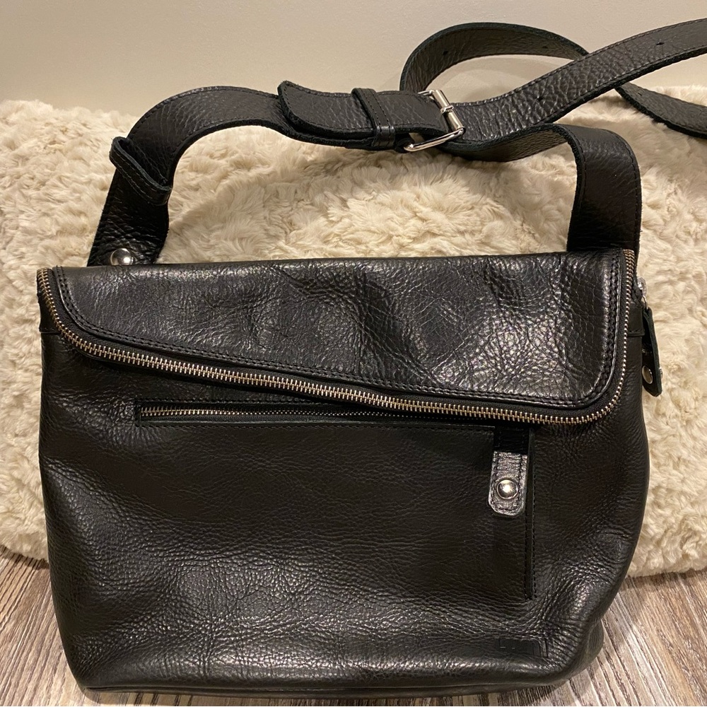 Lumi Leather Theodore Messenger Bag - Picture 2 of 5